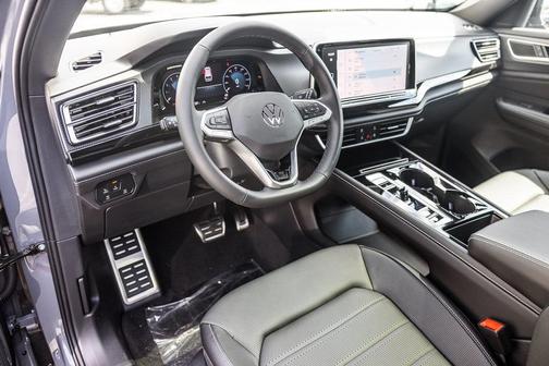 2026 Volkswagen Atlas Cross Sport 2.0T SEL R-Line Black