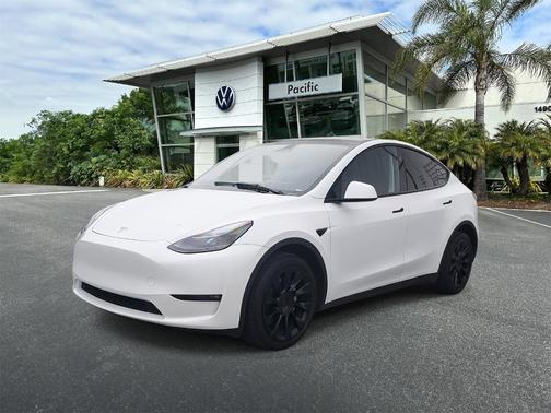 2023 Tesla Model Y Long Range