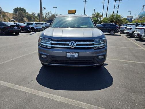 Platinum Gray Metallic 2018 Volkswagen Atlas 3.6L SE