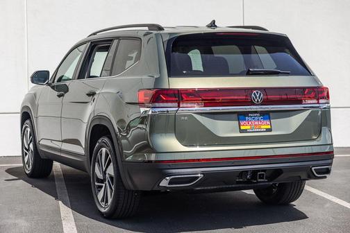 Avocado Green Pearl 2026 Volkswagen Atlas 2.0T SE W/TECHNOLOGY