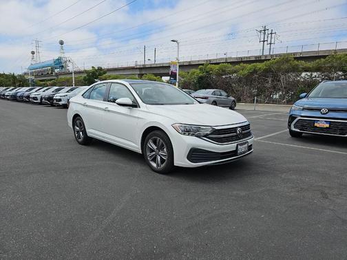 Oryx White Pearl Effect 2022 Volkswagen Jetta 1.5T SE