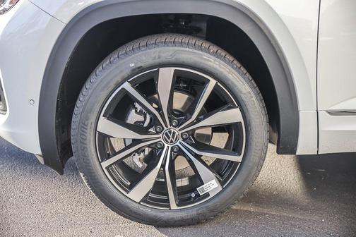 Opal White Pearl 2026 Volkswagen Atlas Cross Sport 2.0T SEL Premium R-Line