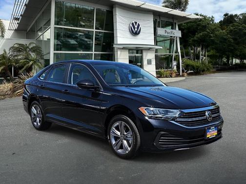 Deep Black Pearl Effect 2023 Volkswagen Jetta 1.5T SE