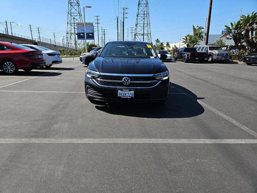 Deep Black Pearl Effect 2023 Volkswagen Jetta 1.5T SE