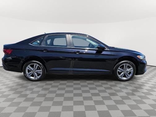 Deep Black Pearl Effect 2023 Volkswagen Jetta 1.5T SE