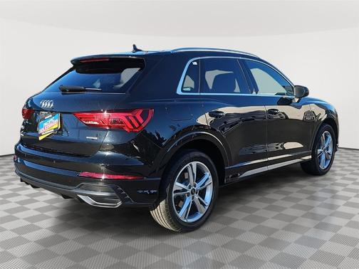 2022 Audi Q3 45 S line Premium