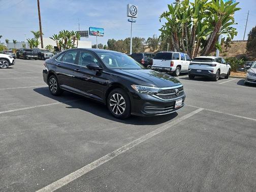 Deep Black Pearl Effect 2024 Volkswagen Jetta 1.5T S