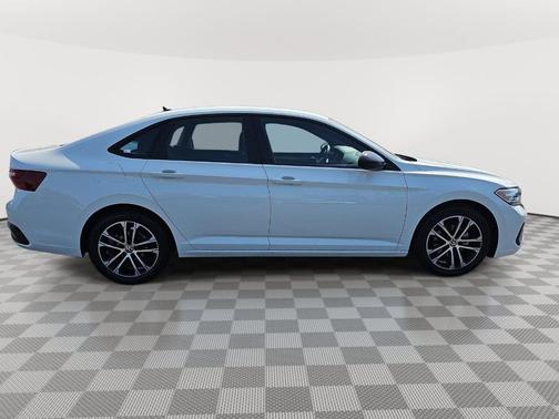 Pure White 2022 Volkswagen Jetta 1.5T Sport