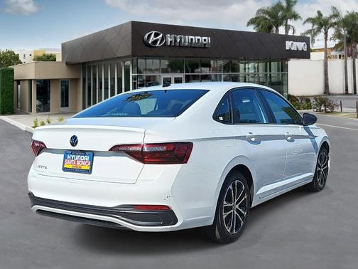 Pure White 2022 Volkswagen Jetta 1.5T Sport