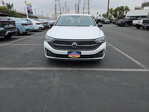 Pure White 2022 Volkswagen Jetta 1.5T Sport
