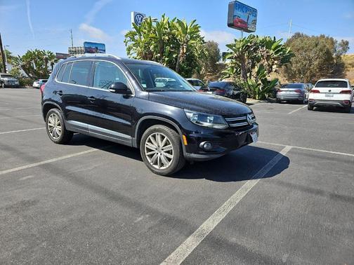 Deep Black Pearl 2014 Volkswagen Tiguan Auto SEL