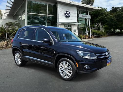 Deep Black Pearl 2014 Volkswagen Tiguan Auto SEL