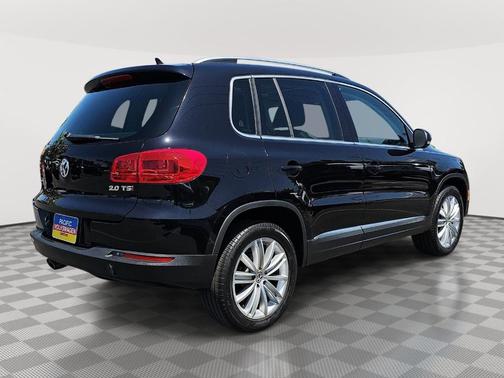 Deep Black Pearl 2014 Volkswagen Tiguan Auto SEL