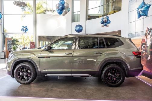 2025 Volkswagen Atlas 2.0T Peak Edition