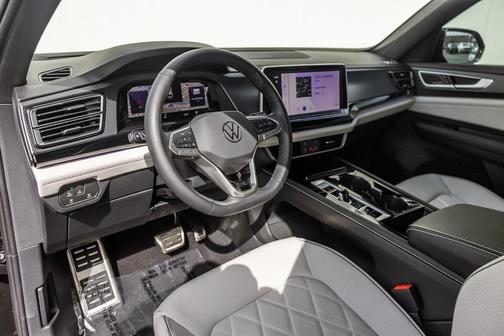 2025 Volkswagen Atlas Cross Sport 2.0T SEL Premium R-Line