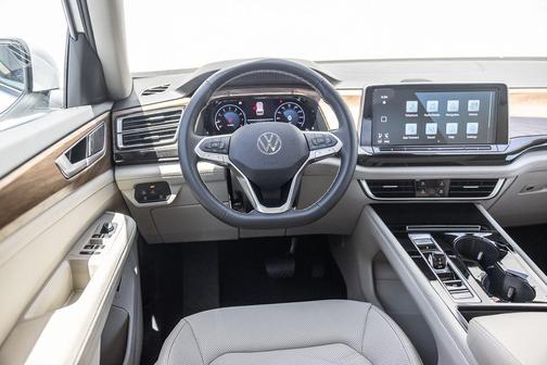 Deep Black 2026 Volkswagen Atlas 2.0T SE W/TECHNOLOGY