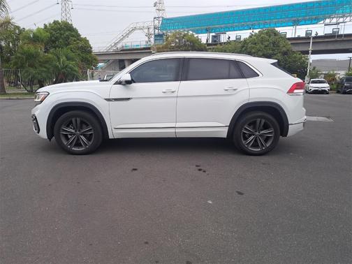 2022 Volkswagen Atlas Cross Sport 2.0T SEL R-Line