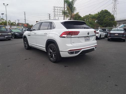2022 Volkswagen Atlas Cross Sport 2.0T SEL R-Line