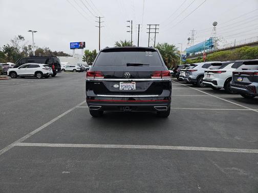 Deep Black Pearl Effect 2023 Volkswagen Atlas 3.6L SE w/Technology