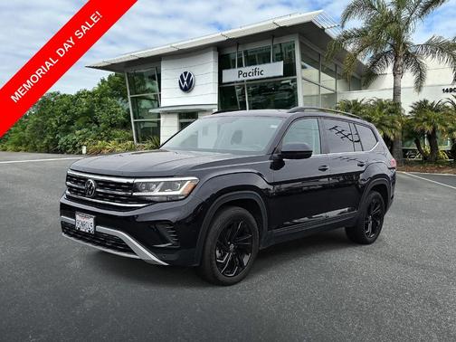 Deep Black Pearl Effect 2023 Volkswagen Atlas 3.6L SE w/Technology