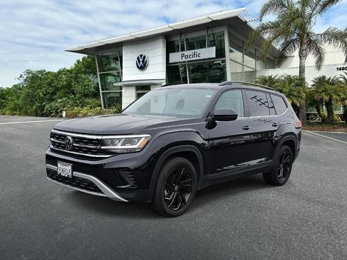 Deep Black Pearl Effect 2023 Volkswagen Atlas 3.6L SE w/Technology