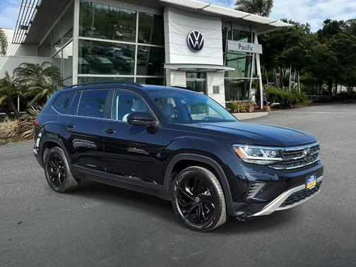 Deep Black Pearl Effect 2023 Volkswagen Atlas 3.6L SE w/Technology
