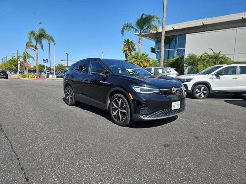 Deep Black Pearl Effect 2023 Volkswagen ID.4 Pro S