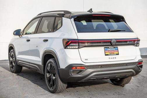 2025 Volkswagen Taos 1.5T SE Black