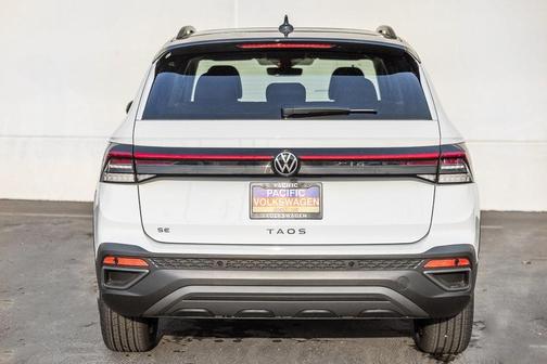 2025 Volkswagen Taos 1.5T SE Black