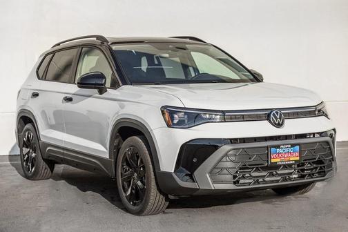 2025 Volkswagen Taos 1.5T SE Black