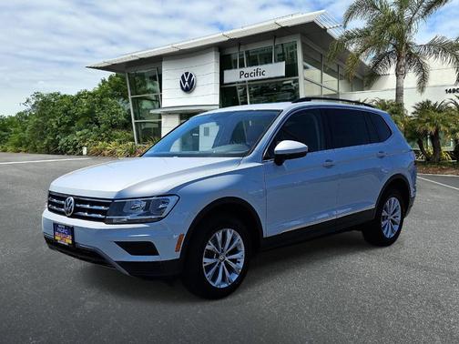 White Silver Metallic 2018 Volkswagen Tiguan 2.0T SE