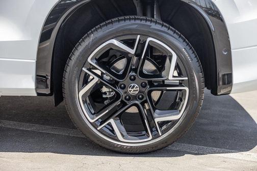 2026 Volkswagen Tiguan 2.0T SEL R-Line