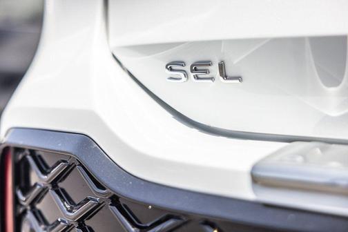 2026 Volkswagen Tiguan 2.0T SEL R-Line