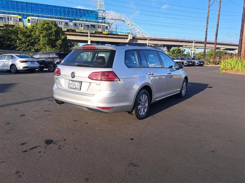 2017 Volkswagen Golf SportWagen TSI S