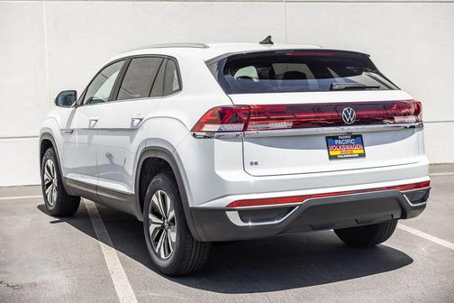 Opal White Pearl 2026 Volkswagen Atlas Cross Sport 2.0T SE