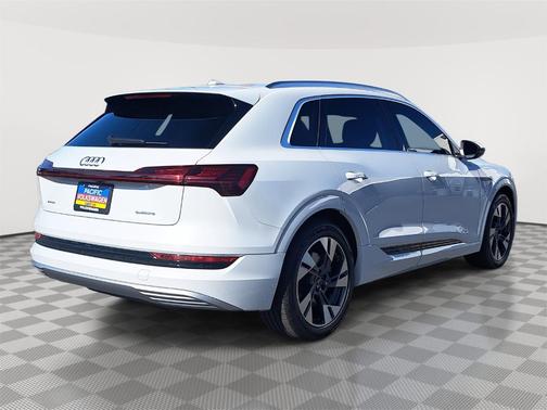 2023 Audi e-tron Premium