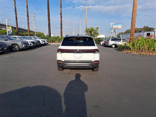 2025 Volkswagen Taos 1.5T SE Black