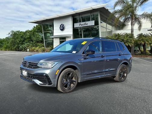 Platinum Gray Metallic 2023 Volkswagen Tiguan 2.0T SE R-Line Black