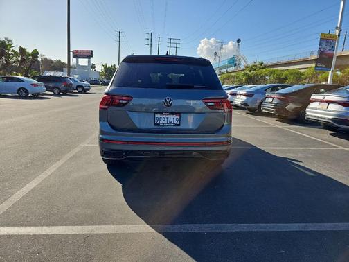 Platinum Gray Metallic 2023 Volkswagen Tiguan 2.0T SE R-Line Black