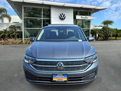 Platinum Gray Metallic 2023 Volkswagen Jetta 1.5T SE