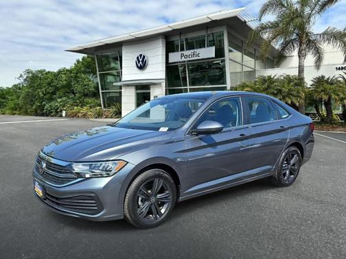 Platinum Gray Metallic 2023 Volkswagen Jetta 1.5T SE