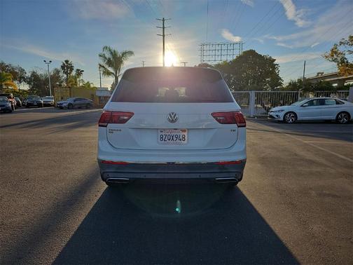 2018 Volkswagen Tiguan 2.0T SEL Premium