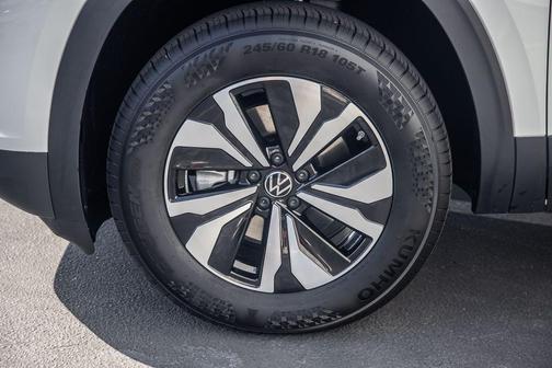 Opal White Pearl 2026 Volkswagen Atlas 2.0T SE