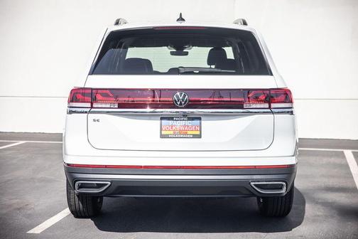 Opal White Pearl 2026 Volkswagen Atlas 2.0T SE