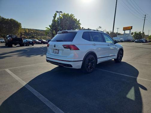 Opal White Pearl Effect 2023 Volkswagen Tiguan 2.0T SE R-Line Black