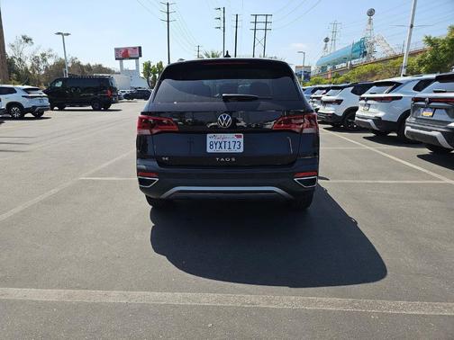 Deep Black Pearl Effect 2022 Volkswagen Taos 1.5T SE
