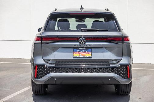 2025 Volkswagen Tiguan 2.0T SE R-Line Black