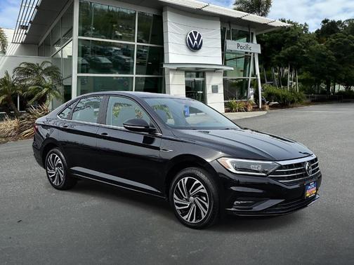 Deep Black Pearl Effect 2020 Volkswagen Jetta 1.4T SEL Premium