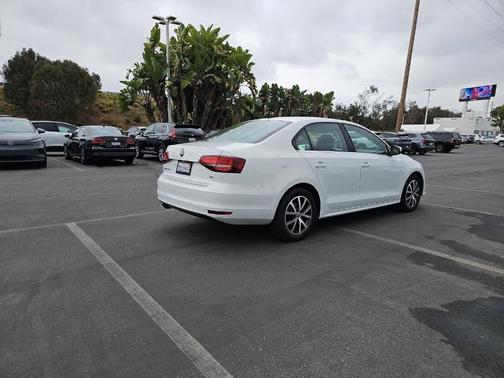 Pure White 2017 Volkswagen Jetta 1.4T SE