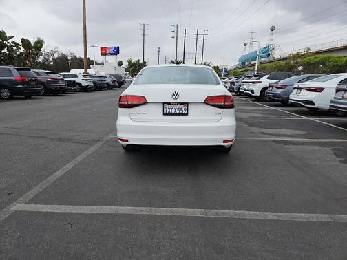 Pure White 2017 Volkswagen Jetta 1.4T SE